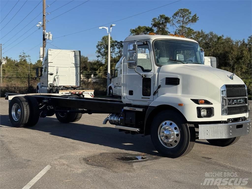 Mack MD6 42R شاحنات بمقصورة وهيكل