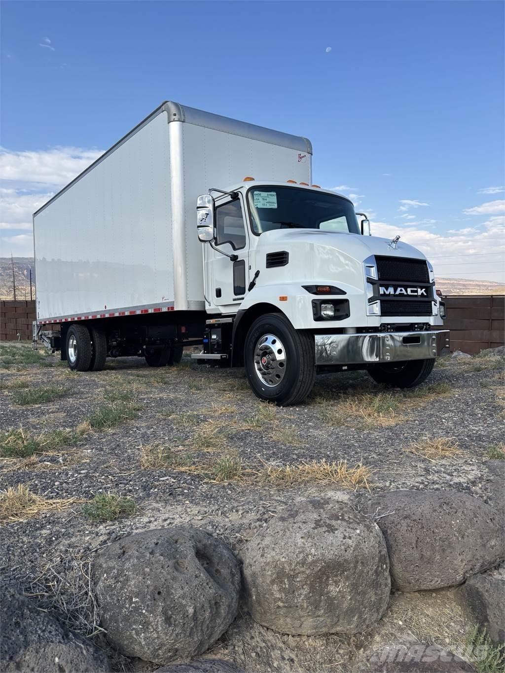 Mack MD6 42R شاحنات بمقصورة وهيكل