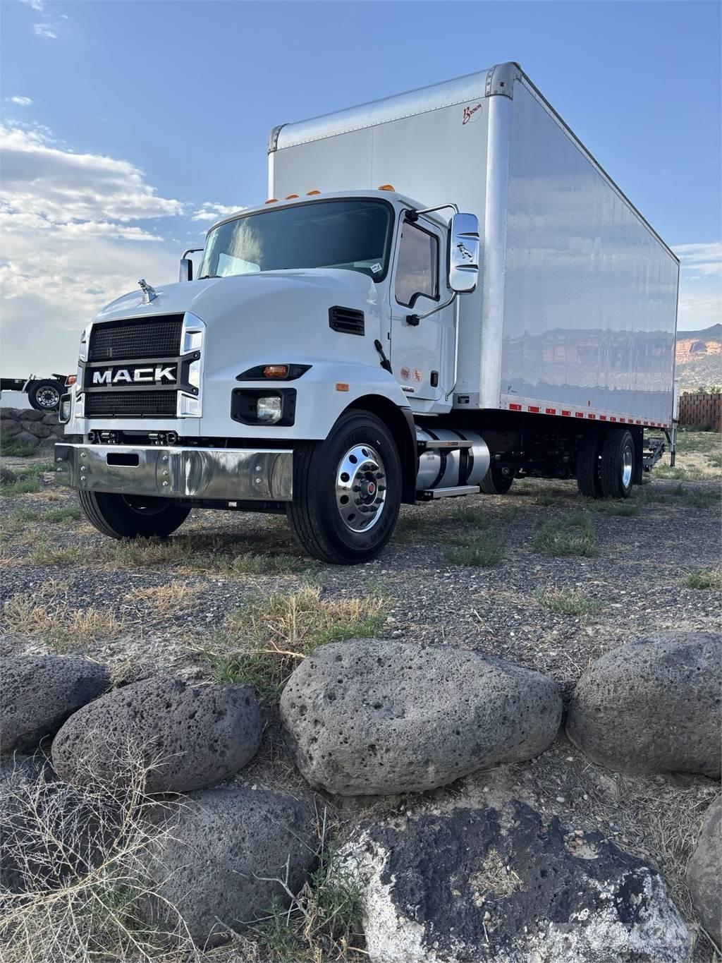 Mack MD6 42R شاحنات بمقصورة وهيكل