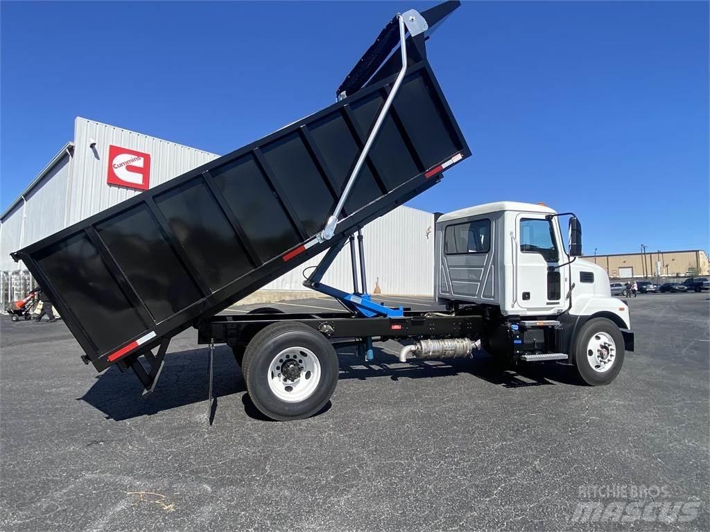 Mack MD6 42R شاحنات بمقصورة وهيكل