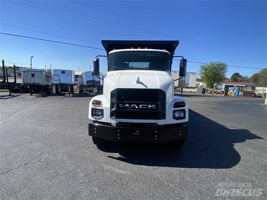 Mack MD6 42R شاحنات بمقصورة وهيكل