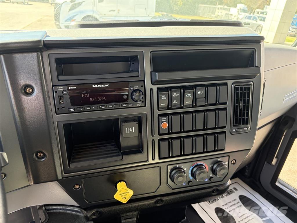 Mack MD6 42R شاحنات ذات هيكل صندوقي