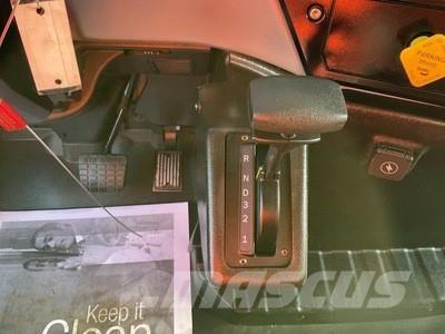 Mack MD642 شاحنات ذات هيكل صندوقي