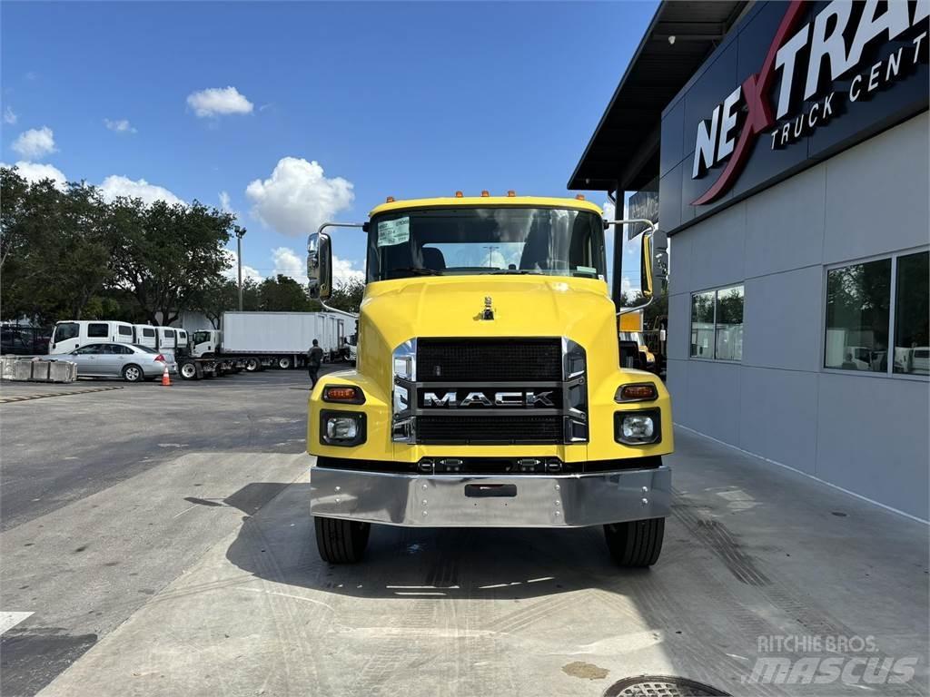 Mack MD7 42R أخرى