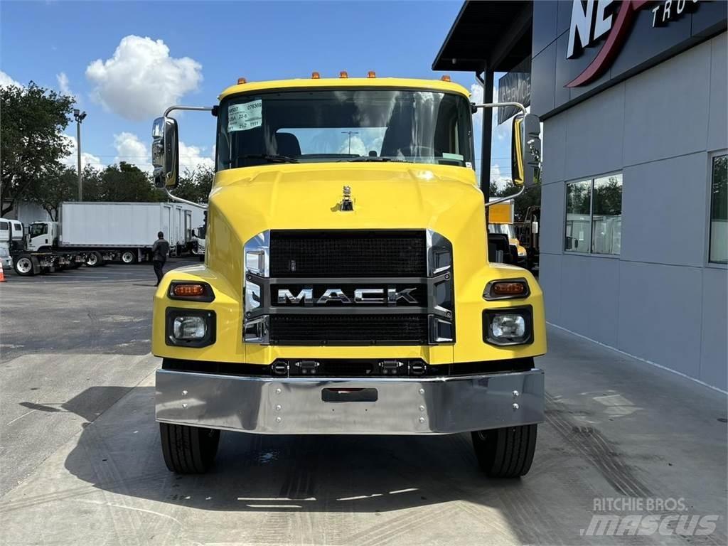 Mack MD7 42R أخرى
