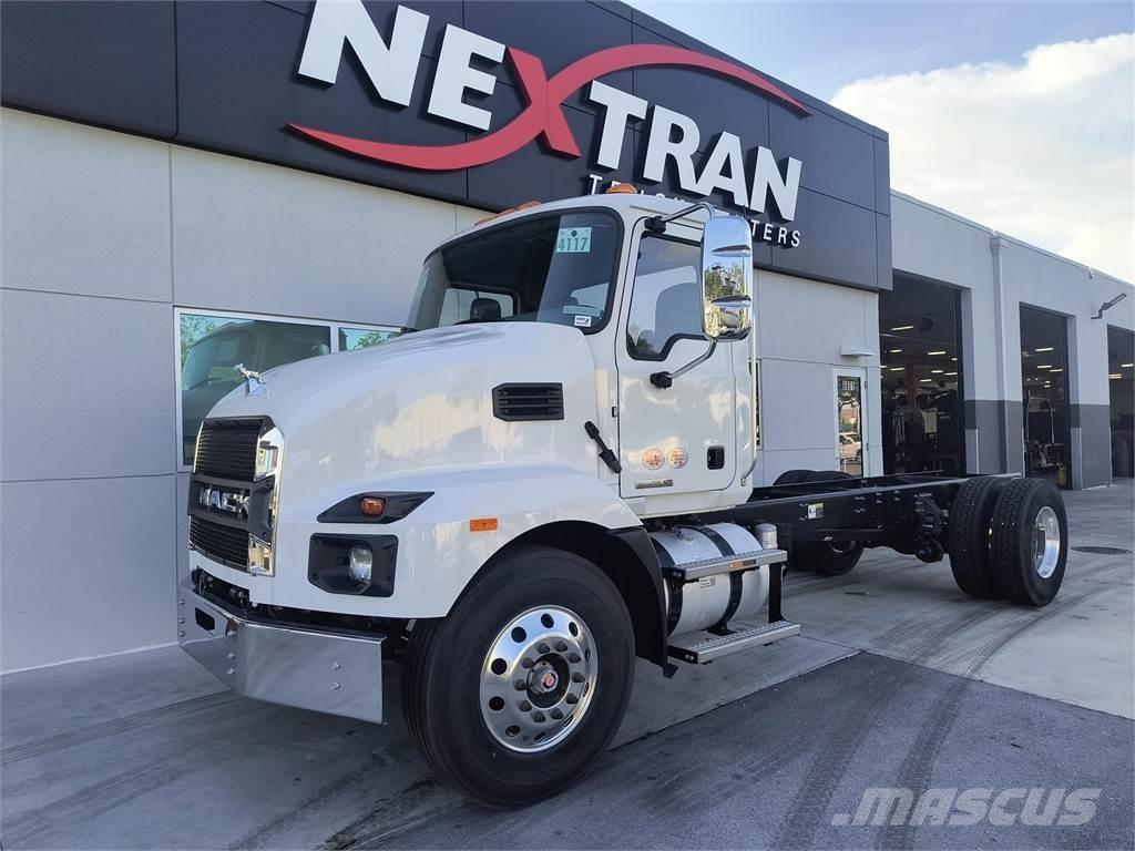 Mack MD7 42R شاحنات بمقصورة وهيكل