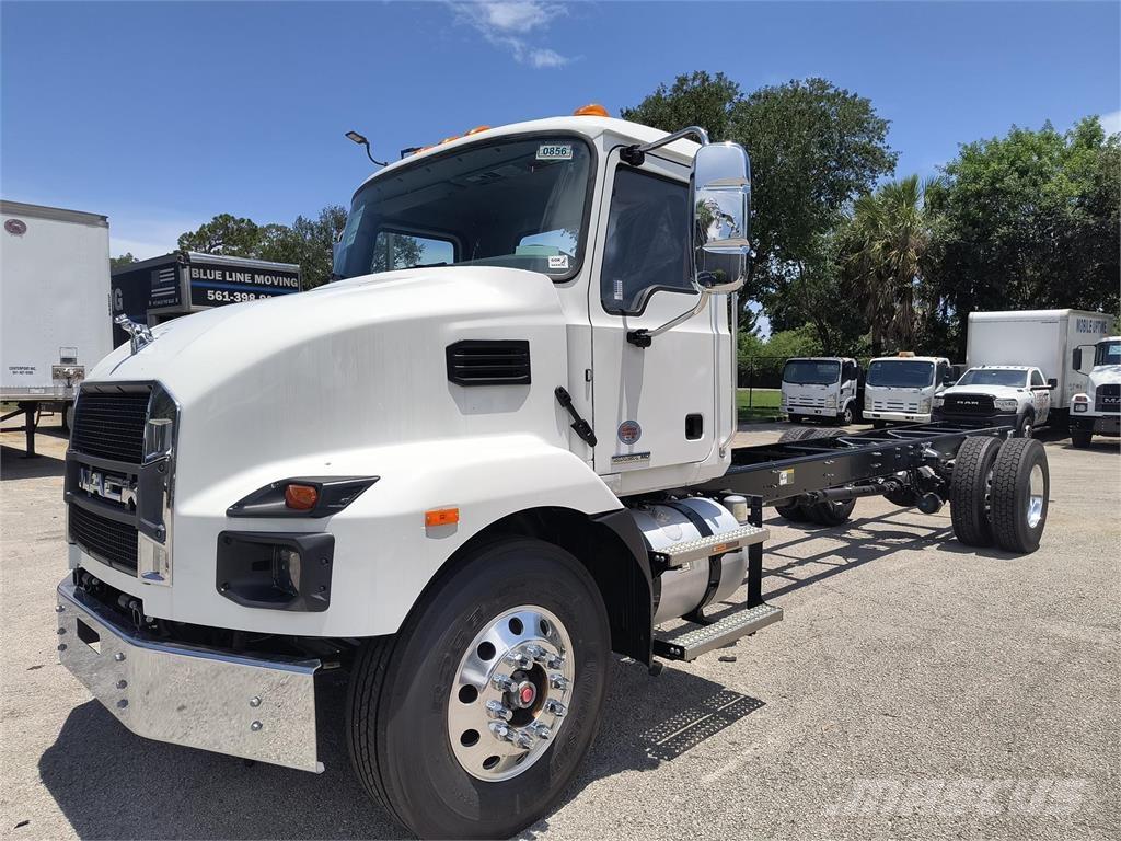 Mack MD7 42R شاحنات بمقصورة وهيكل
