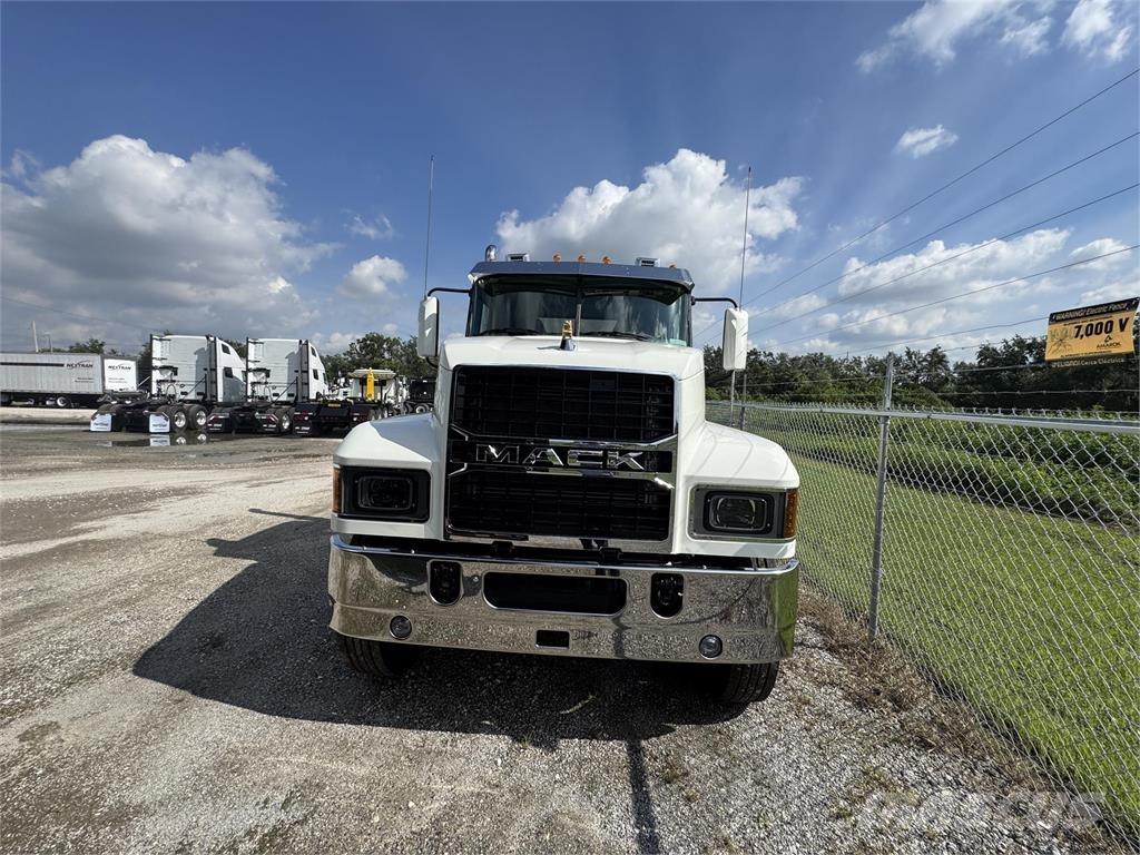 Mack PI64T وحدات الجر