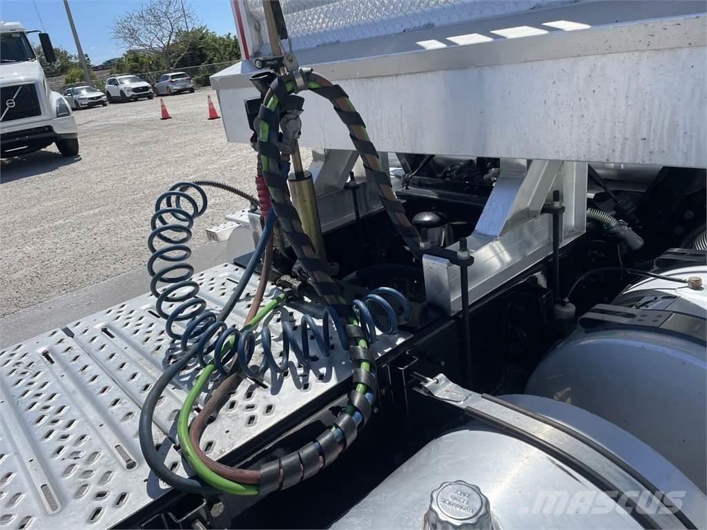 Mack PI64T وحدات الجر