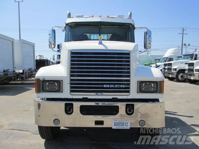 Mack PI64T وحدات الجر