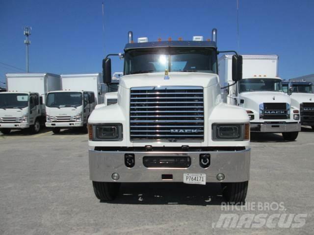 Mack PI64T وحدات الجر