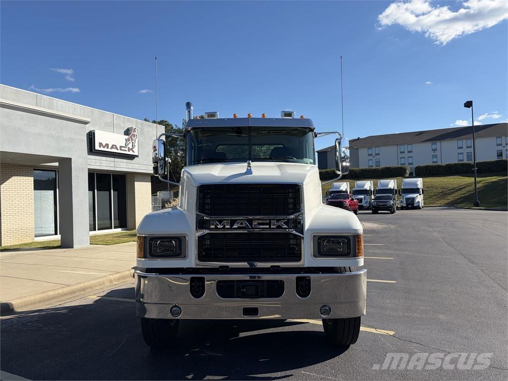 Mack PI64T وحدات الجر