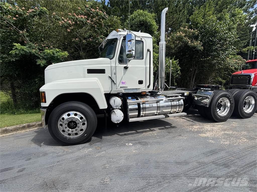 Mack PI64T وحدات الجر