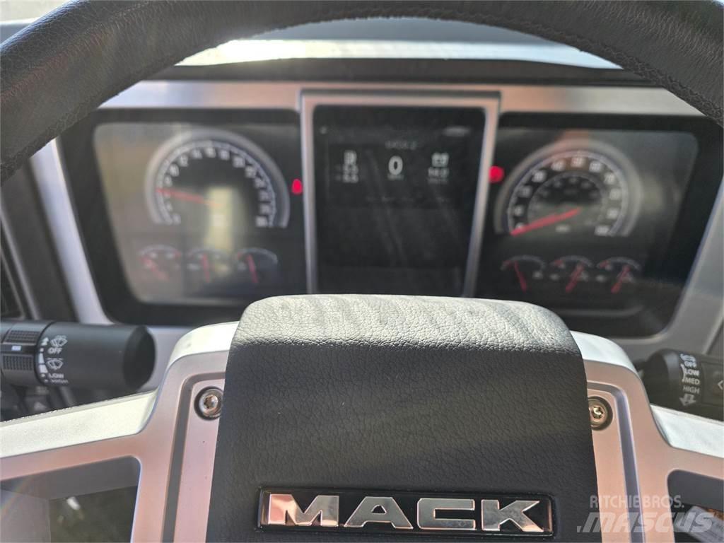 Mack PI64T وحدات الجر