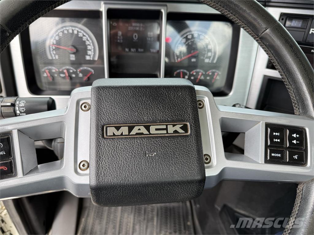 Mack PI64T وحدات الجر