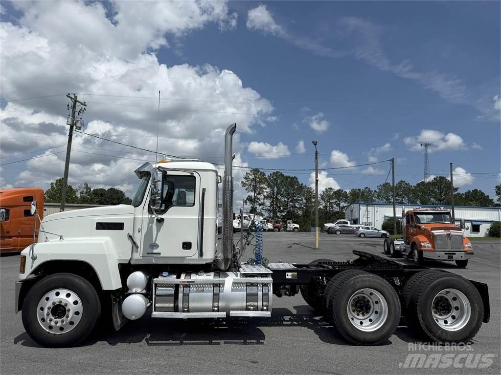 Mack PI64T وحدات الجر