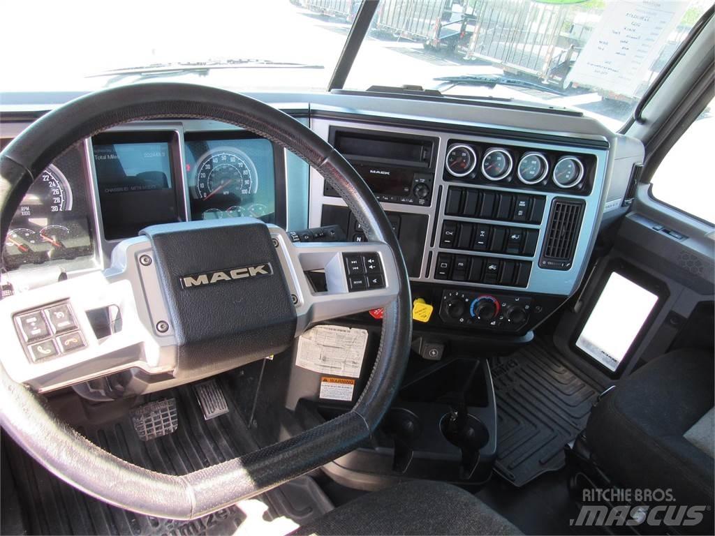 Mack PI64T وحدات الجر