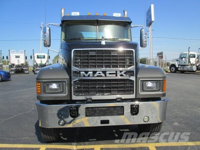 Mack PI64T وحدات الجر