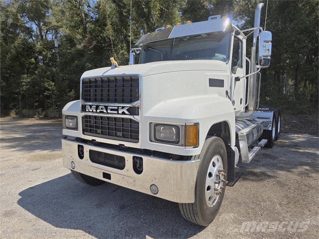 Mack PI64T وحدات الجر
