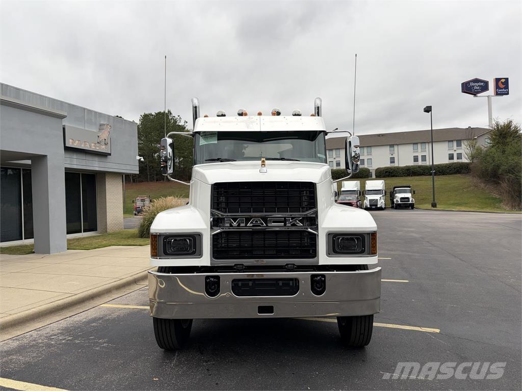 Mack PI64T وحدات الجر