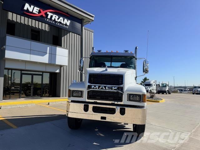 Mack PI64T وحدات الجر