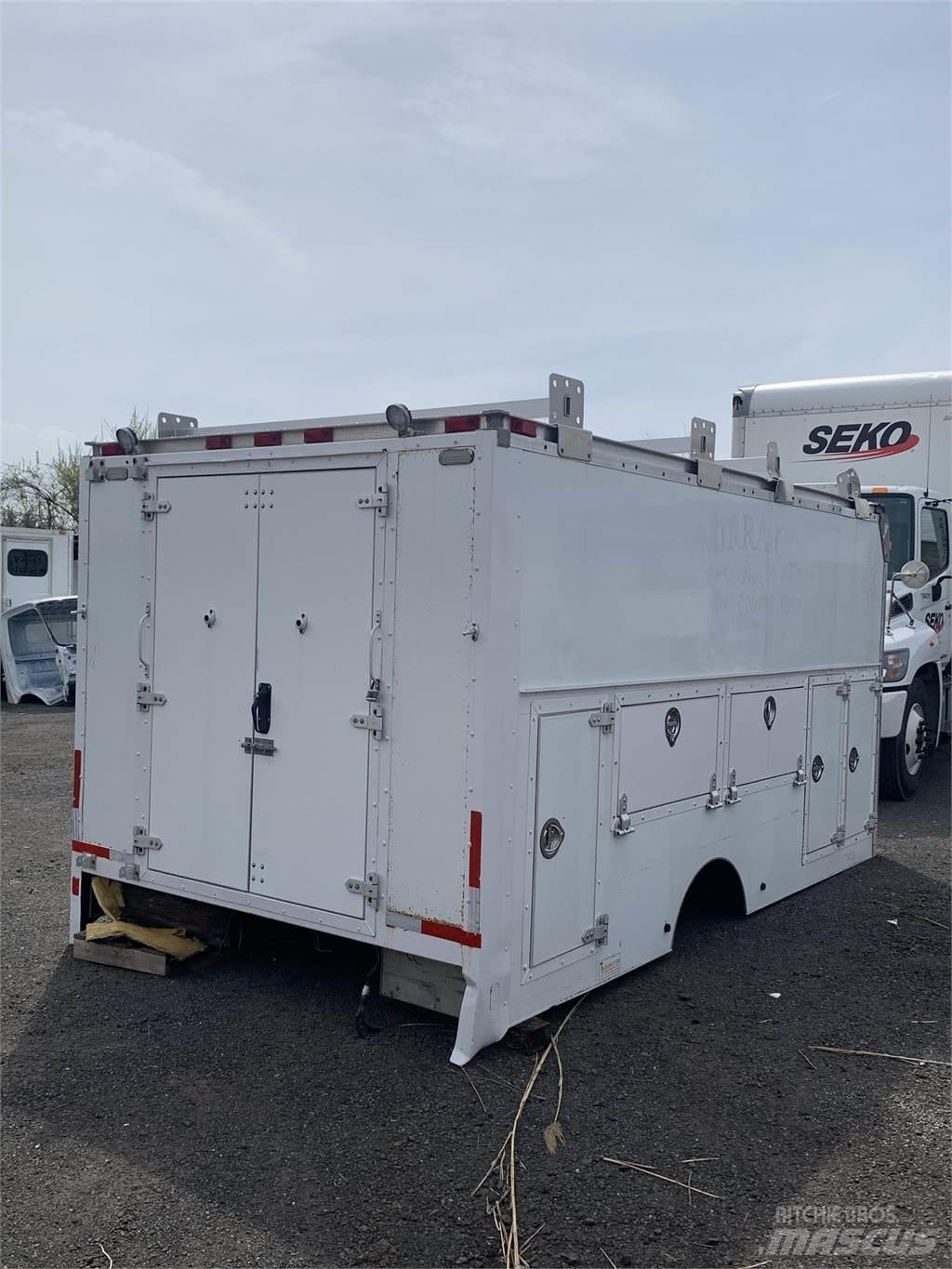  utilimaster 15 Foot شاحنات أخرى