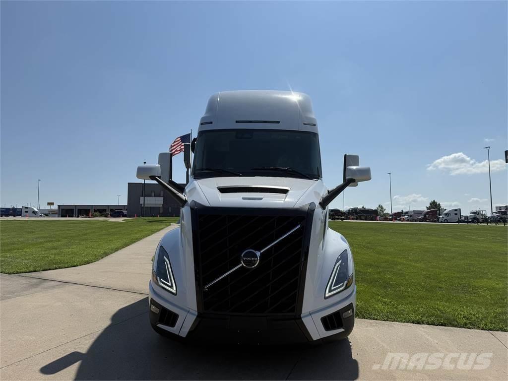 Volvo NEW VNL860 وحدات الجر