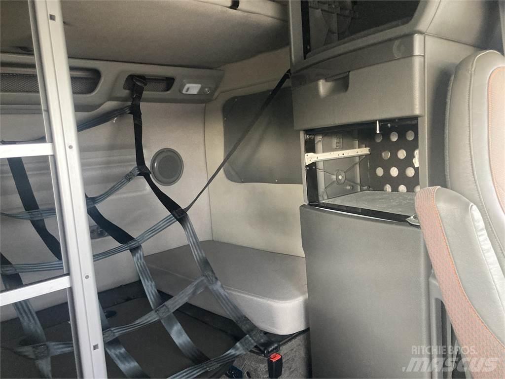 Volvo VN وحدات الجر