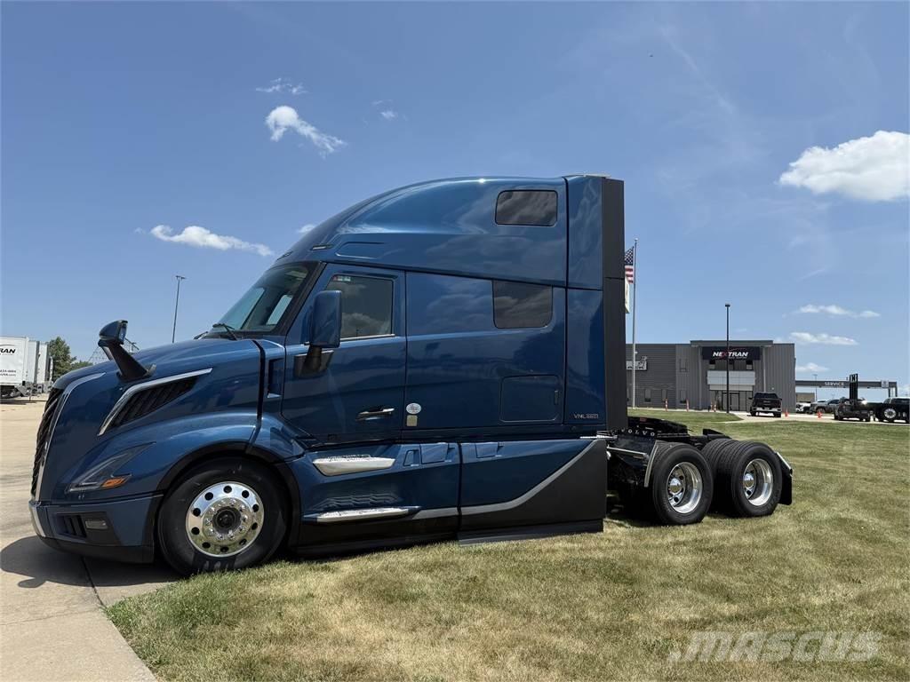 Volvo VNL 860 وحدات الجر