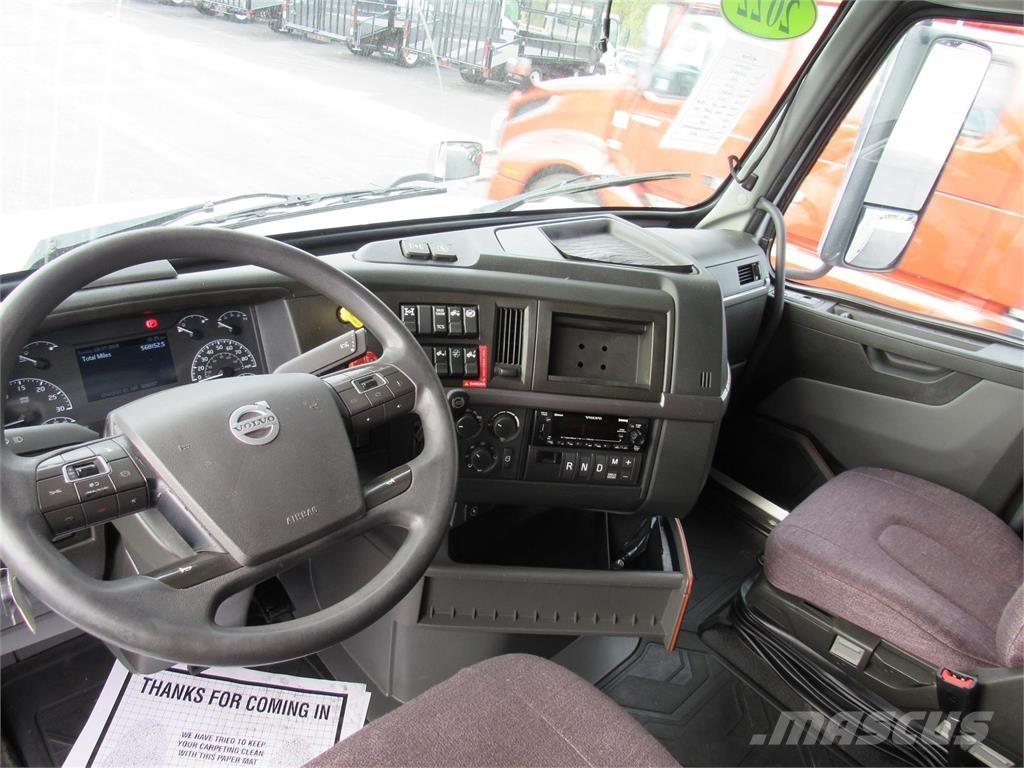 Volvo VNL 860 وحدات الجر
