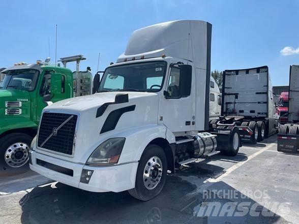 Volvo VNL42T وحدات الجر