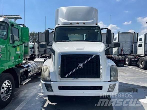 Volvo VNL42T وحدات الجر