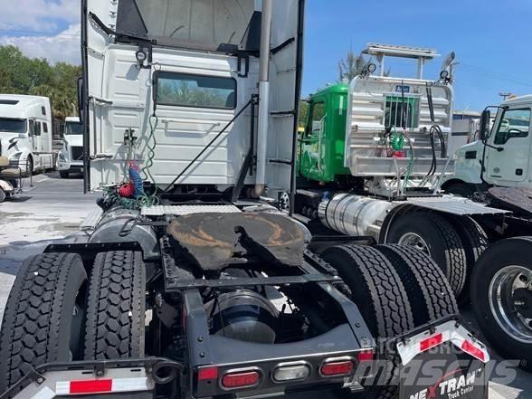Volvo VNL42T وحدات الجر