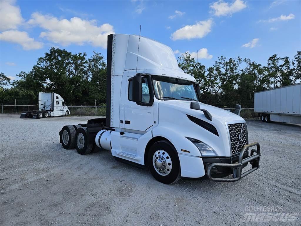 Volvo VNL64T300 وحدات الجر