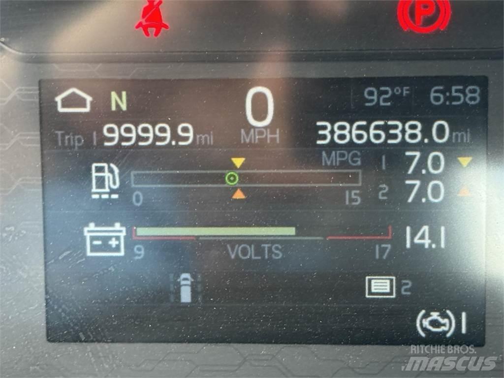 Volvo VNL64T300 وحدات الجر