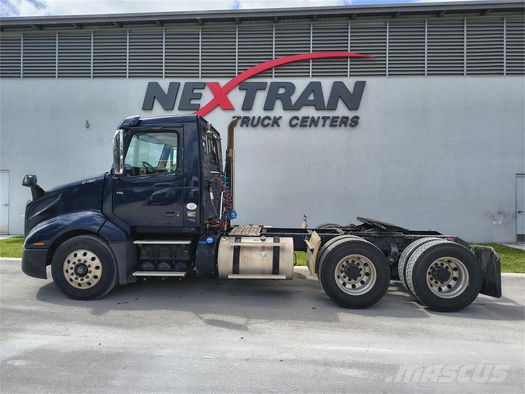 Volvo VNL64T300 وحدات الجر