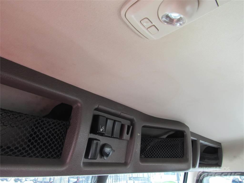 Volvo VNL64T300 وحدات الجر