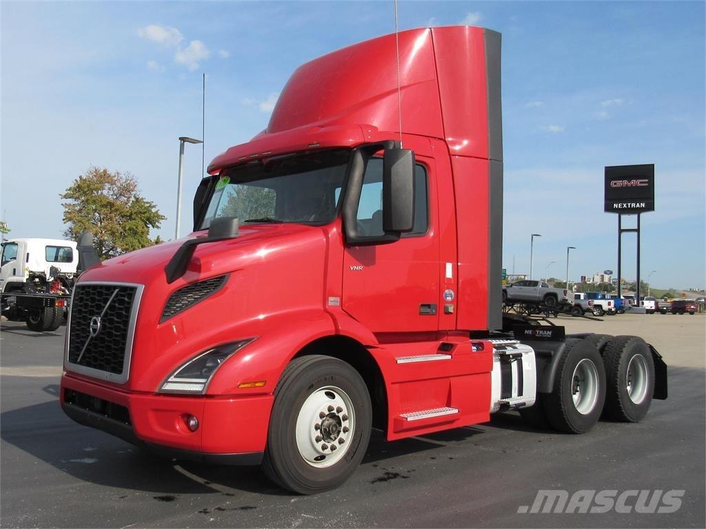 Volvo VNL64T300 وحدات الجر