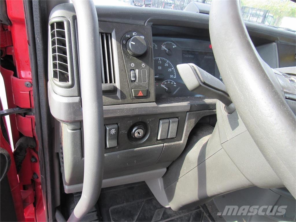 Volvo VNL64T300 وحدات الجر