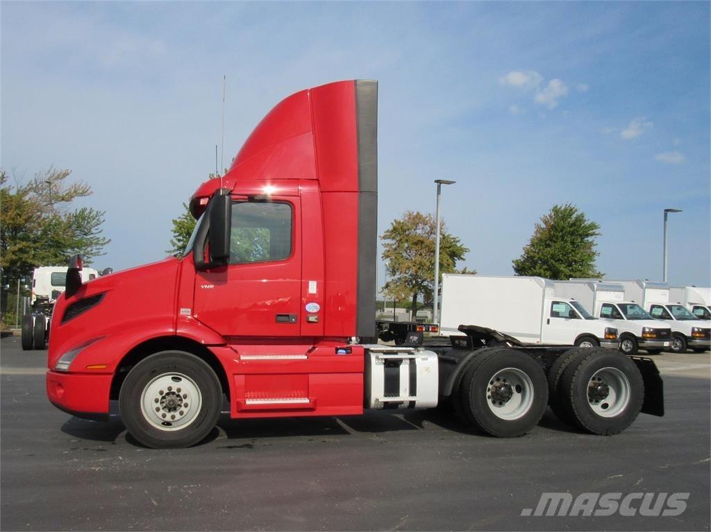 Volvo VNL64T300 وحدات الجر