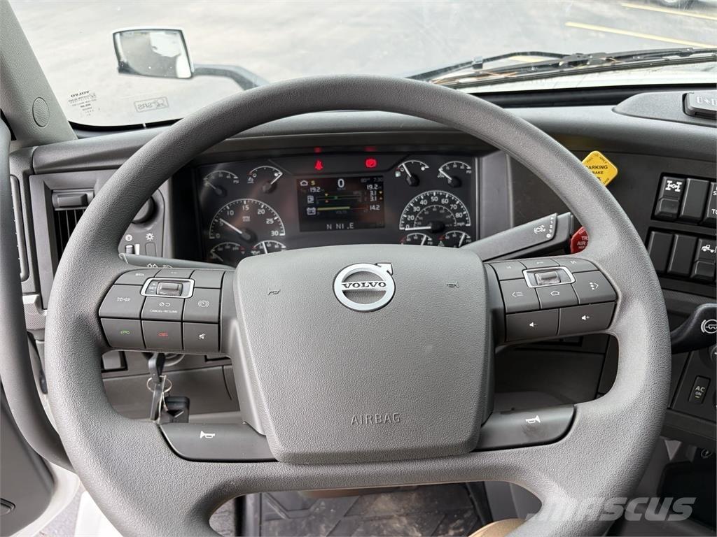 Volvo VNL64T740 وحدات الجر