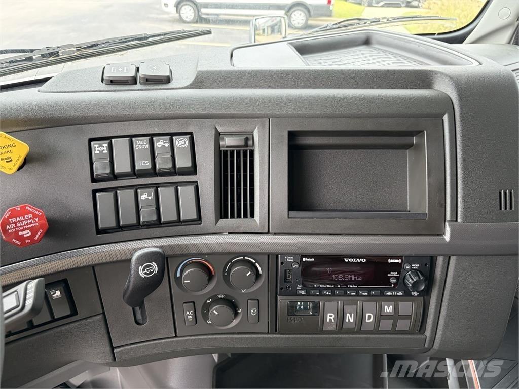 Volvo VNL64T740 وحدات الجر