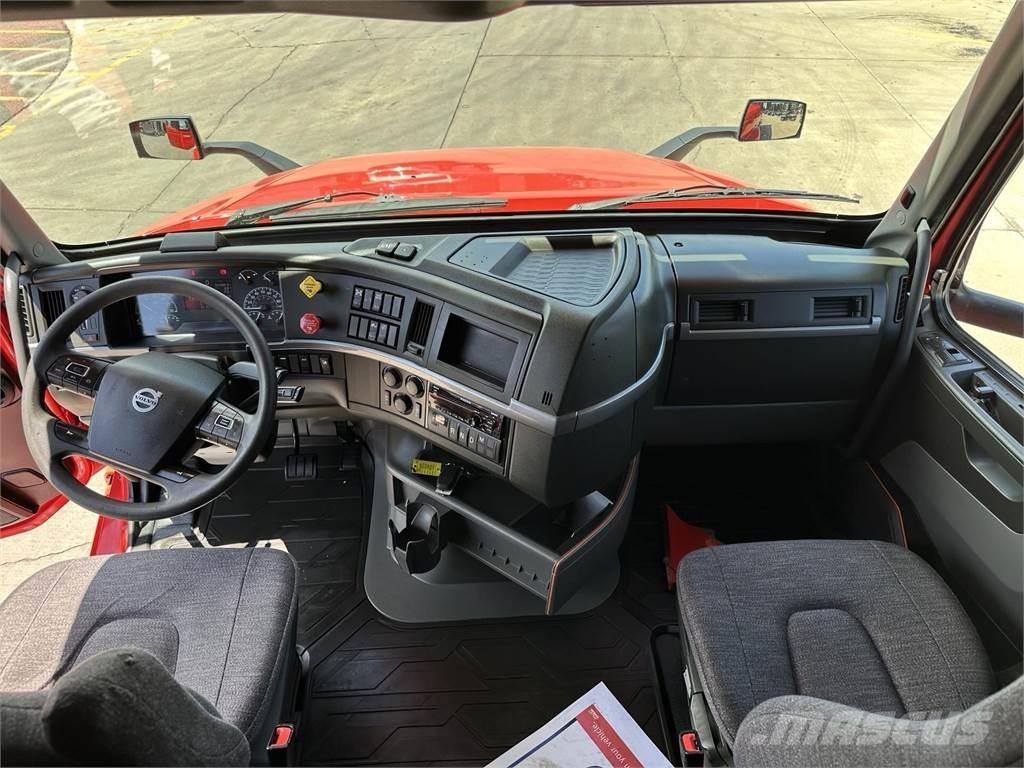 Volvo VNL64T760 وحدات الجر