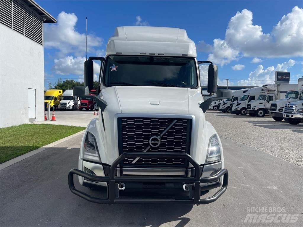 Volvo VNL64T760 وحدات الجر