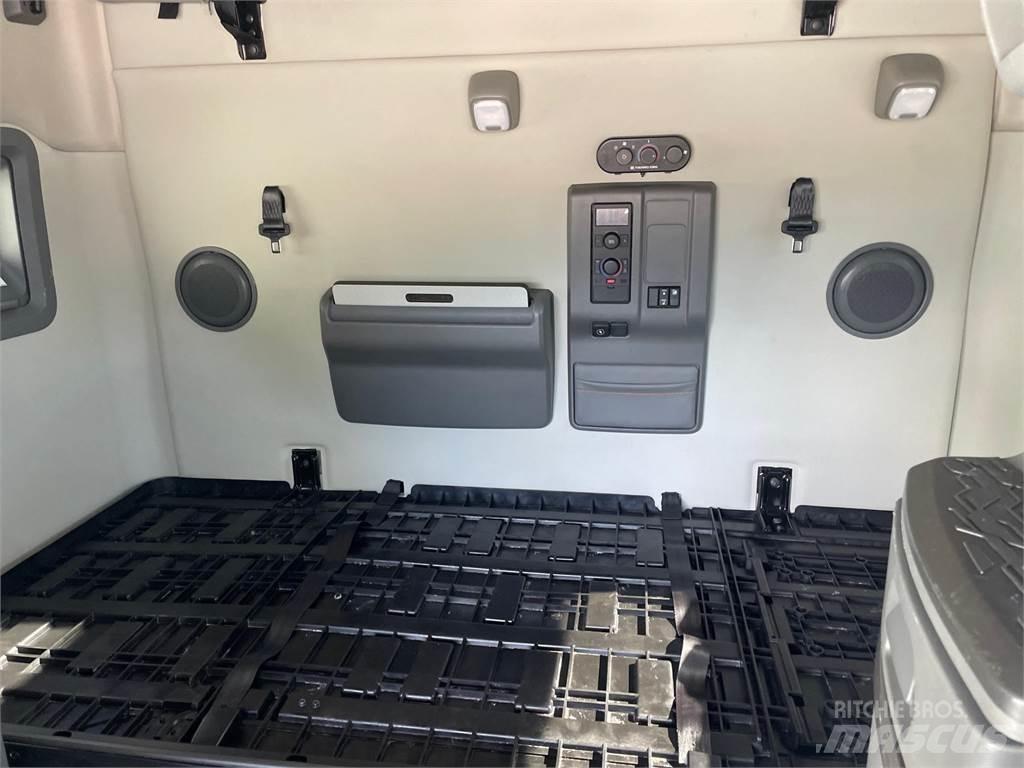 Volvo VNL64T760 وحدات الجر