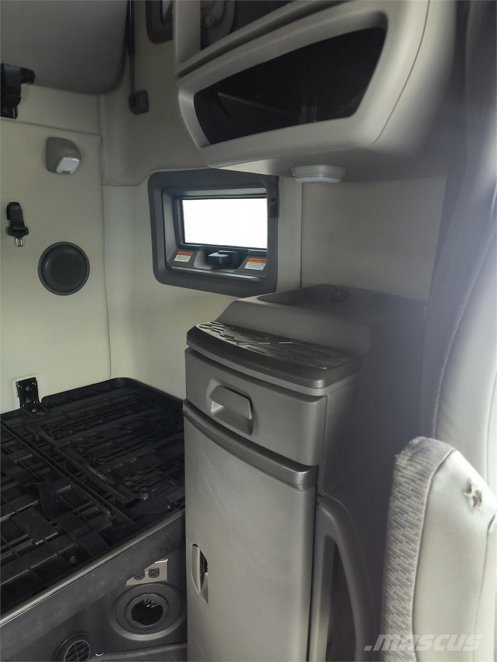 Volvo VNL64T760 وحدات الجر