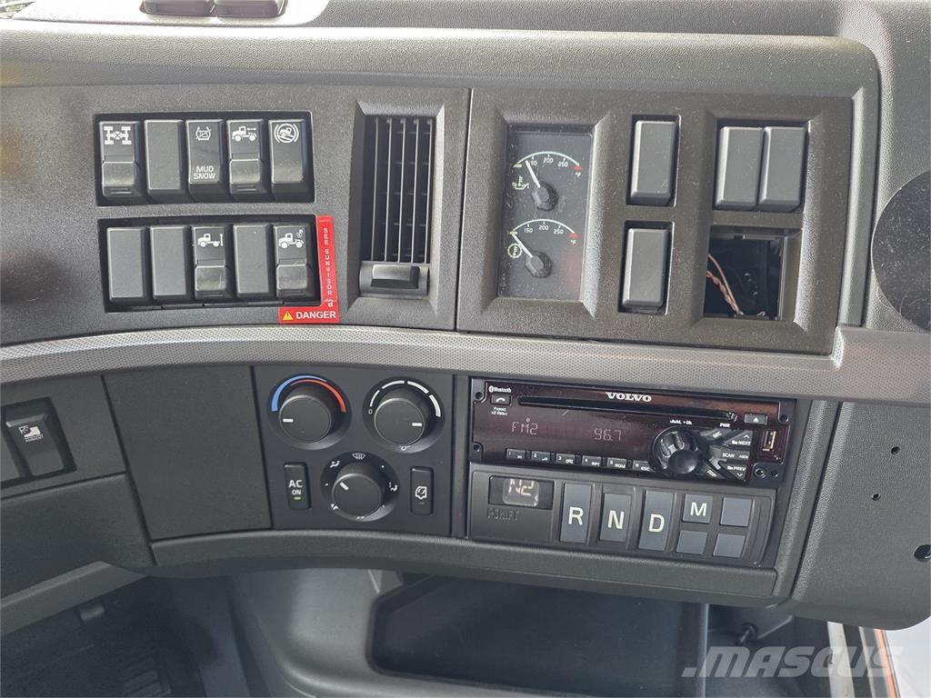 Volvo VNL64T760 وحدات الجر