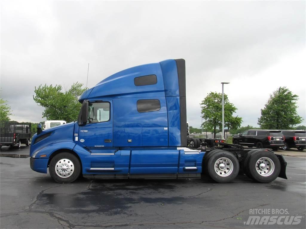 Volvo VNL64T760 وحدات الجر