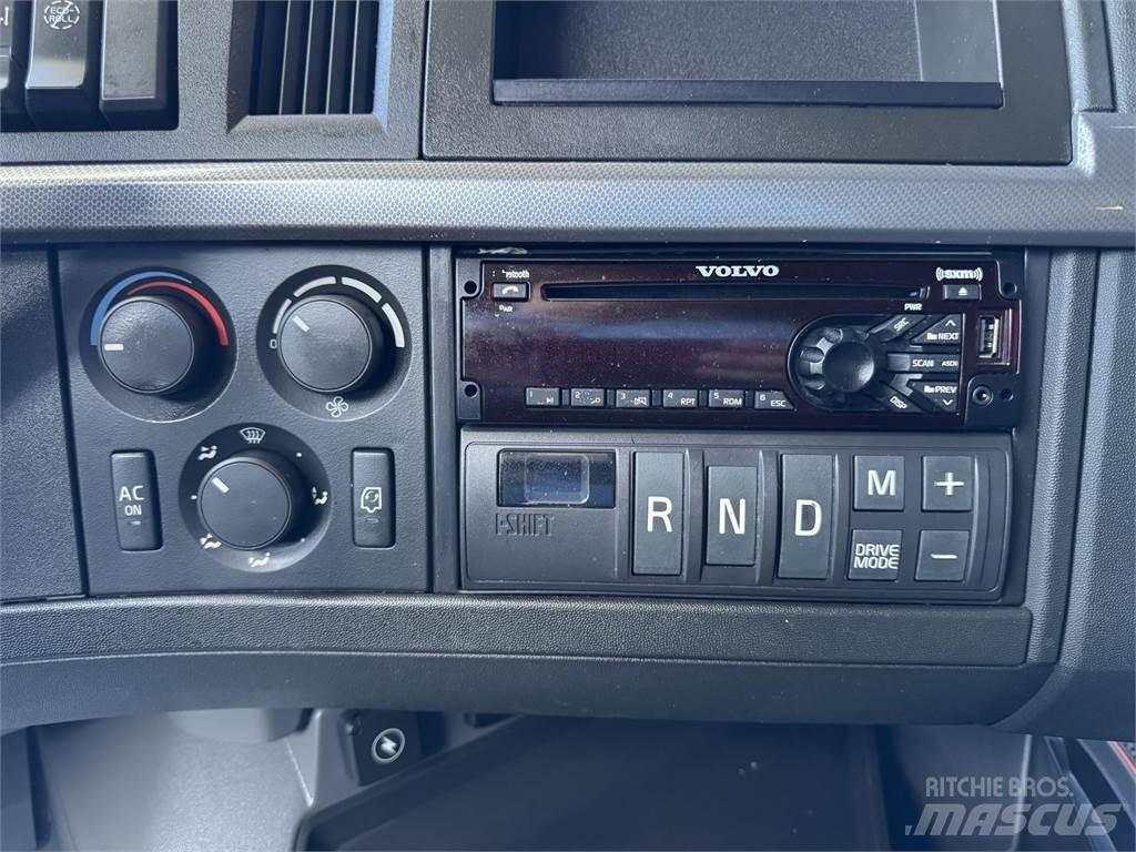 Volvo VNL64T760 وحدات الجر
