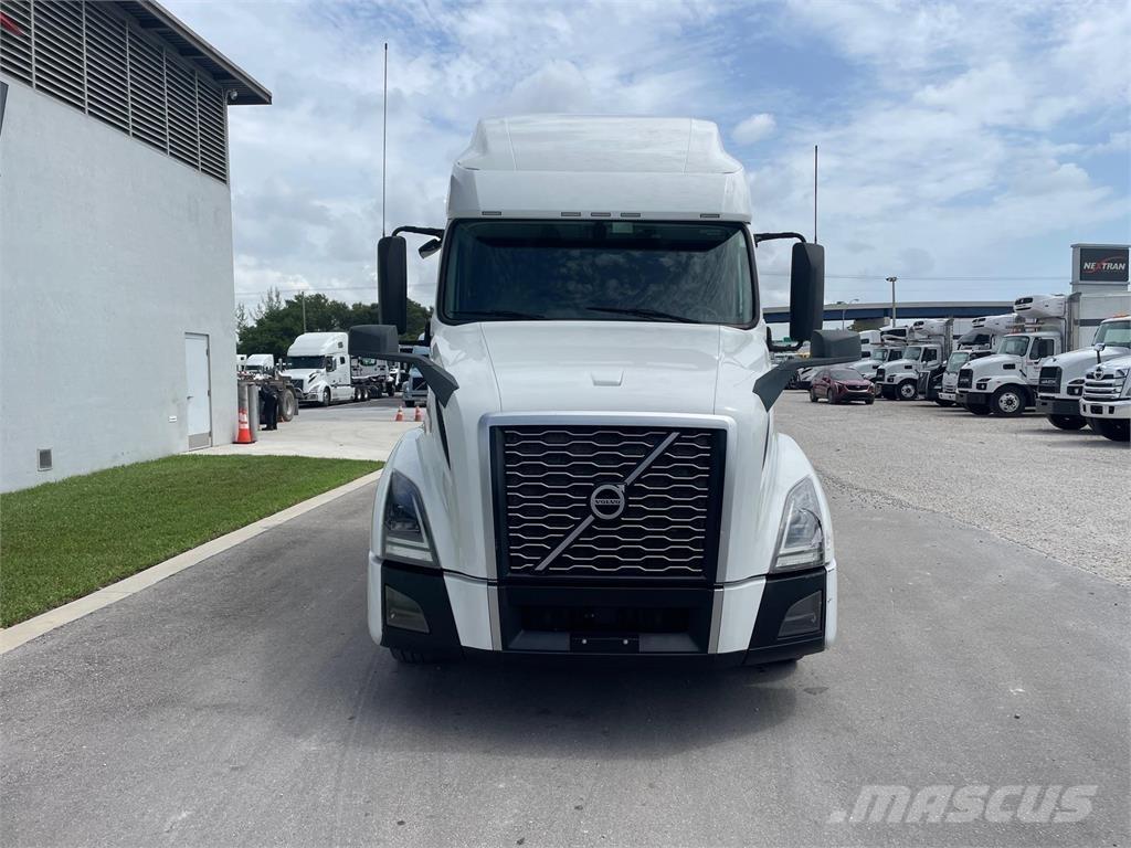 Volvo VNL64T760 وحدات الجر